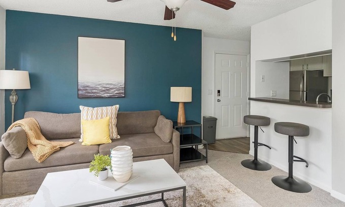 Sunbeam Appartement | Landing at Timberwalk at Mandarin - 1 Bedroom i.
