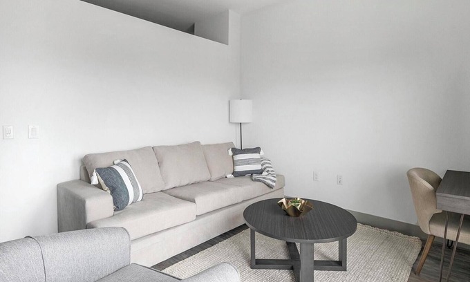 Washington Ave./ Memorial Park Appartement | Landing | Beautiful 1BD, Pool, Clubhouse