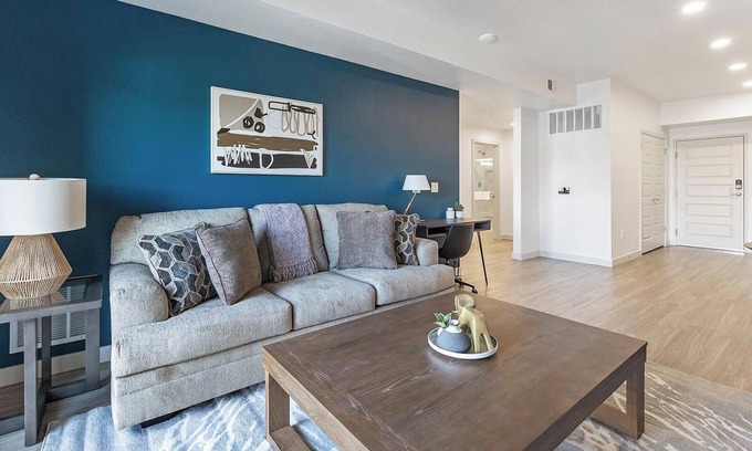 North Mountain Appartement | Landing | Beautiful 1BD, Pool, Gym