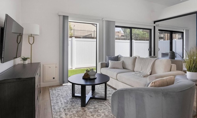 North Mountain Appartement | Landing | Beautiful 1BD, Pool, Clubhouse