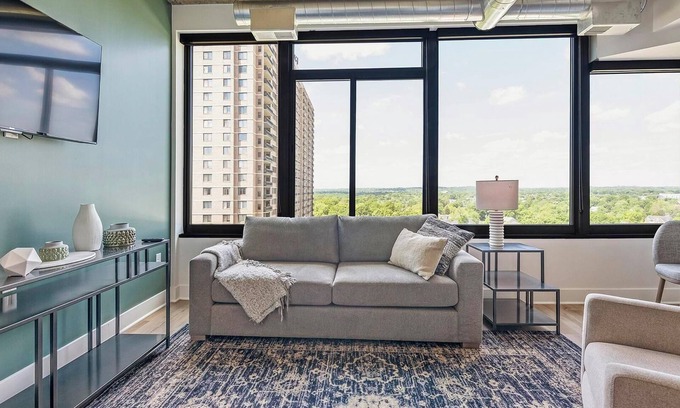 Baileys Crossroads Appartement | Landing | Beautiful 1BD, Gym, Game Room