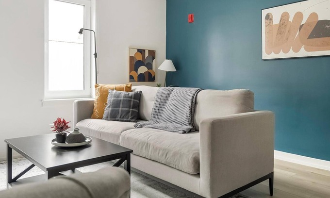 Norris Square Appartement | Landing | Beautiful 1BD, Gym