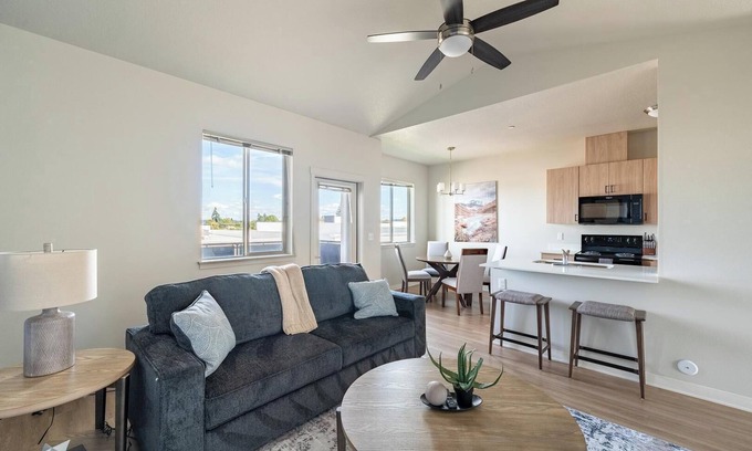 Molalla Appartement | Landing | Chic 1BD, Clubhouse, Pool