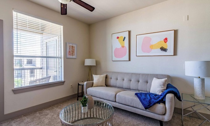 Spring Appartement | Landing | Chic 1BD, Courtyard, Clubhouse