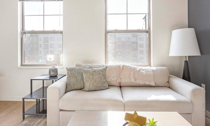 Richmond Appartement | Landing at The Spectrum Apartments - 1 Bedroom in Chamberlayne Industrial Center