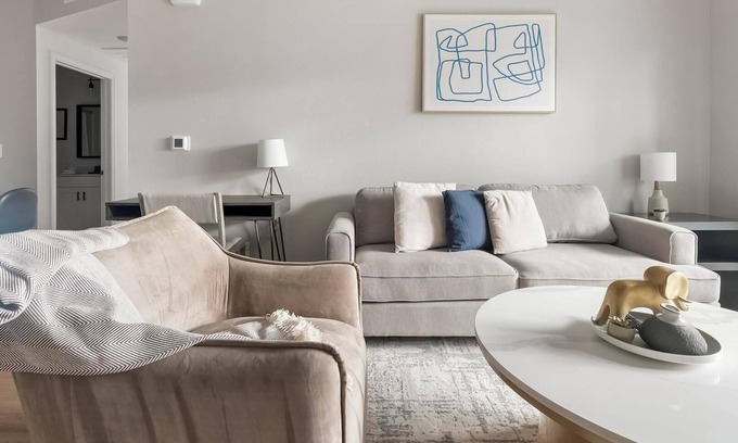 Townsite Appartement | Landing | Incredible 2BD, Pool, Rooftop Lounge