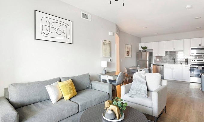 Townsite Appartement | Landing | Incredible 2BD, Rooftop Lounge, Pool