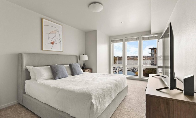 Hayden Island Appartement | Landing | Incredible 2BD, Courtyard, Gym