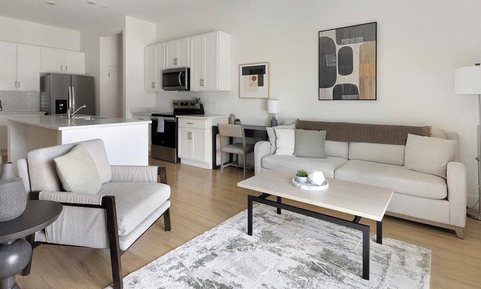 Casas Adobes Appartement | Landing | Incredible 2BD, Pool