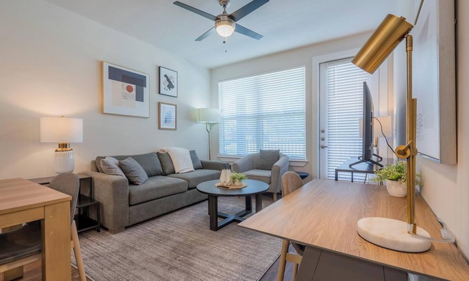 Wetmore Appartement | Landing | Incredible 2BD, Pool, Yoga Studio