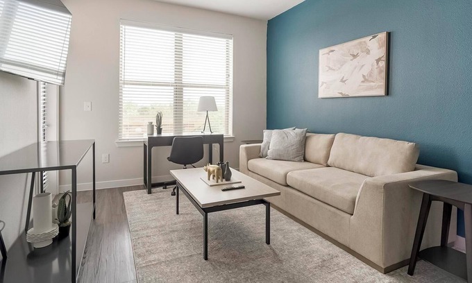 Wetmore Appartement | Landing | Incredible 1BD, Gym, Clubhouse