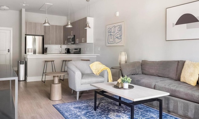 Town Center Appartement | Landing | Modern 1BD, Game Room, Pool