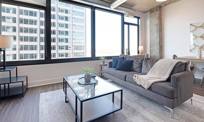 Baileys Crossroads Appartement | Landing | Modern 1BD, Gym, Game Room