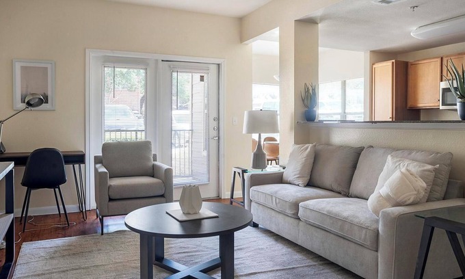 Sweetbriar Appartement | Landing | Modern 1BD, Pool, Clubhouse