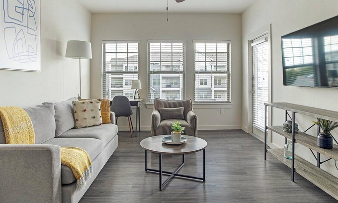 River Ranch Appartement | Landing | Modern 1BD, Gym, Clubhouse