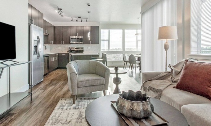 Indian Creek Appartement | Landing | Modern 2BD, Gym, Clubhouse