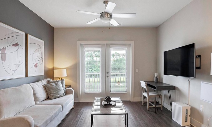 Wetmore Appartement | Landing | Modern 2BD, Yoga Studio, Clubhouse