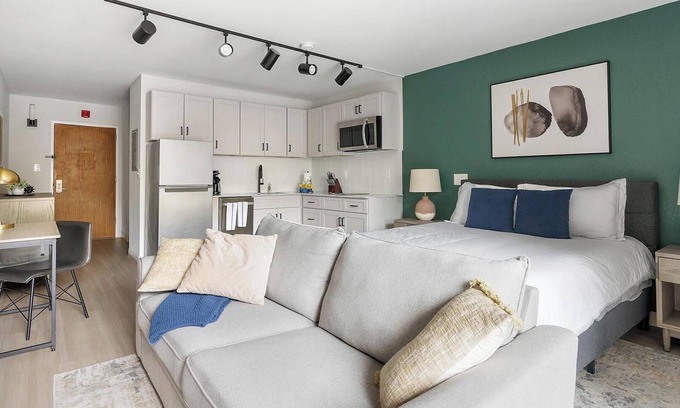 Northeast Raleigh Appartement | Landing | Modern Studio, Gym, Pool