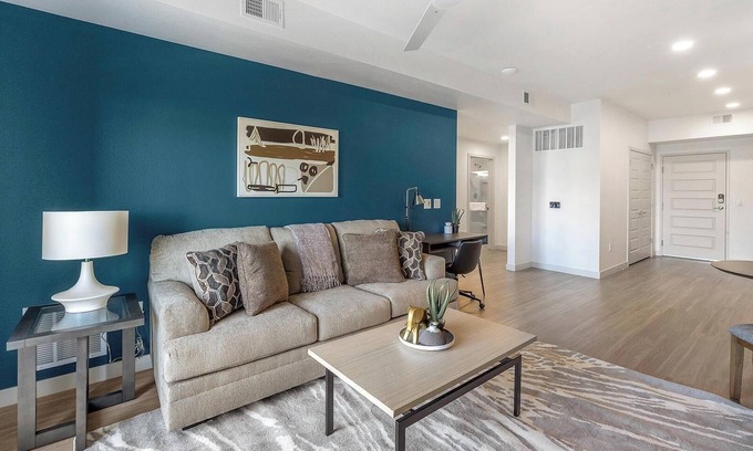 North Mountain Appartement | Landing | Spectacular 1BD, Pool, Gym
