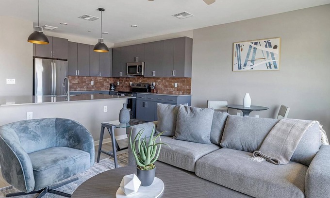 Warehouse District Appartement | Landing | Spectacular 1BD, Rooftop Lounge