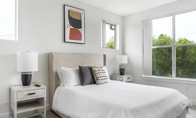 Park Central Appartement | Landing | Spectacular 2BD, Gym, Clubhouse