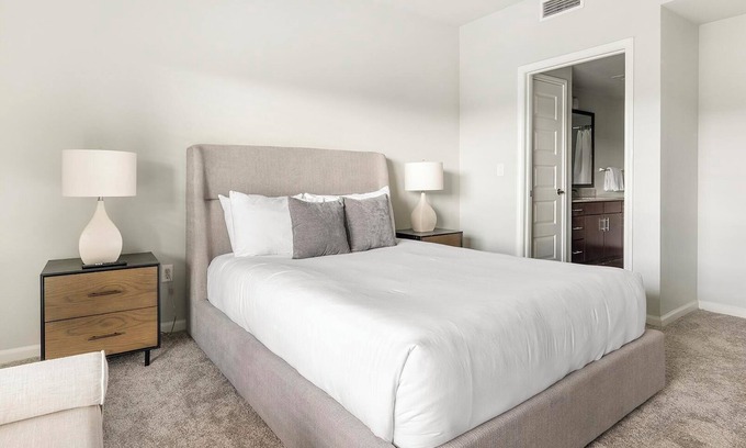 Austin Appartement | Landing at Bridge at Southpark Meadows - 1 Bedroom in Slaughter Creek