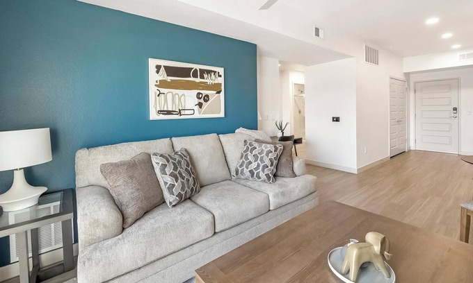 North Mountain Appartement | Landing | Stunning 1BD, Pool, Gym