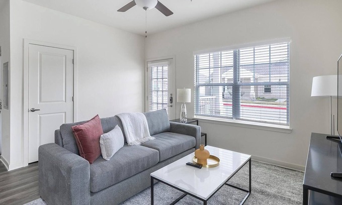 Fort Worth Appartement | Landing | Stunning 1BD, Yoga Studio, Gym