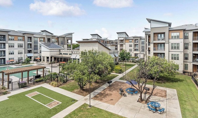 Wetmore Appartement | Landing | Stunning 2BD, Pool, Clubhouse