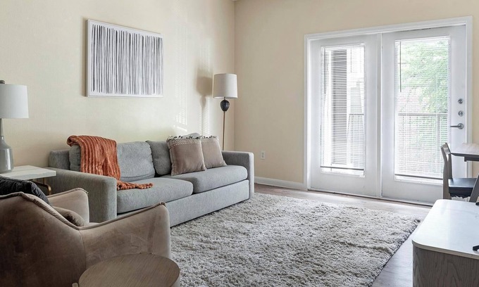 Sweetbriar Appartement | Landing | Stunning 2BD, Clubhouse, Courtyard