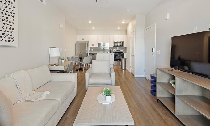 Townsite Appartement | Landing | Stunning 2BD, Pool, Rooftop Lounge