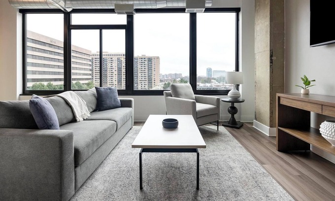 Baileys Crossroads Appartement | Landing | Stylish 1BD, Gym, Game Room