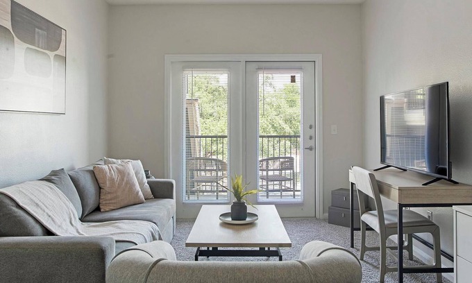 Sweetbriar Appartement | Landing | Stylish 1BD, Clubhouse, Gym