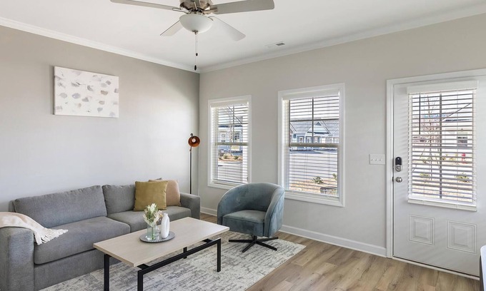 Huntsville Appartement | Landing | Stylish 1BD, Courtyard, Clubhouse