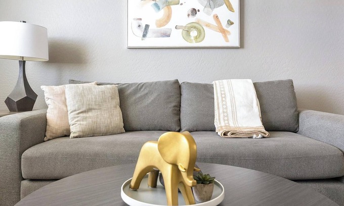 Maryvale Village Appartement | Landing | Stylish 2BD, Pool, Clubhouse