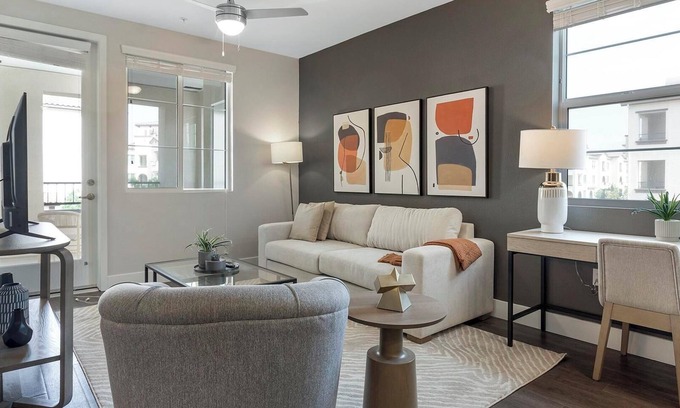 Newberry Appartement | Landing | Stylish 2BD, Pool, Gym