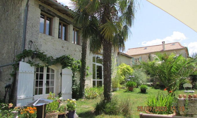 Festalemps Maison | Landlust im Perigord in Einem Ausgebauten Scheunenhaus mit Suptropischem Garten