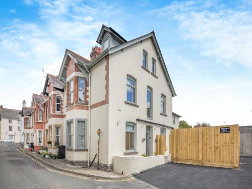 Brecon Maison | Lansdowne House