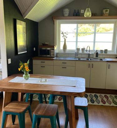 Kungalv O Appartement | Lantlig fristående lägenhet