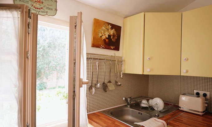 Montfavet Appartement | LaPetite Maison Abigail, Peaceful home in Avignon