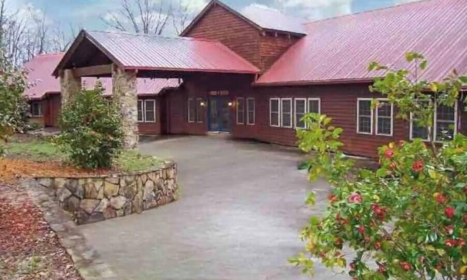 Pine Mountain Valley Maison | Lara's Chateau @ The Radio House