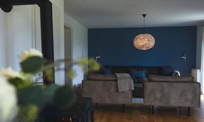 Simprechtshausen Maison | Large vacation home - edge of the village, fenced garden, fireplace, sauna. 5 dogs welcome!