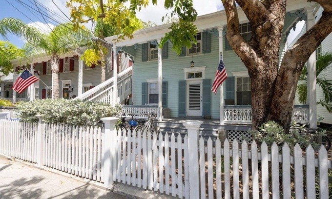 White St. Gallery Copropriété | Large 1 bedroom condo in the historic area of Key West!