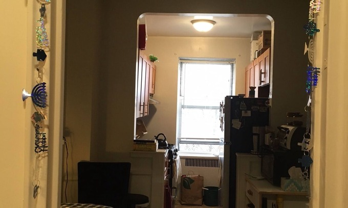 Fort George Appartement | Large 1-br apartment near parks and shops. 5-min walk to subway, steps to buses