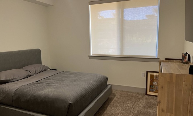 Desert View Village Appartement | Large 1 br over 800 sq ft. Ground level pool view workout and car space