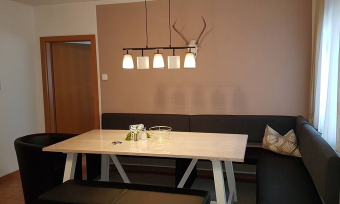 Flattach Maison | Grand appartement de 125m² avec balcon et cheminée pour 6 à 12 personnes à Flattach!