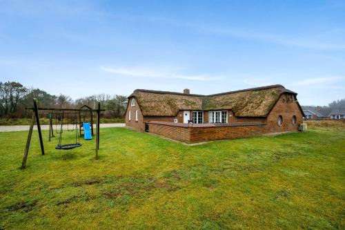 Lodbjerg Hede Maison | Large 14-Person Pool House - 1004