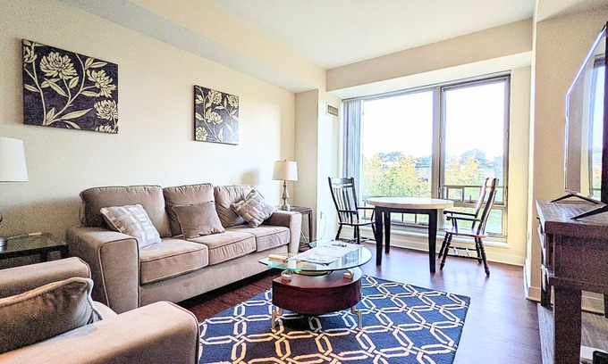 West End Appartement | Large 2 Bed/ 2 Bath | Modern Building | Across MGH
