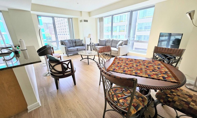 West End Appartement | Large 2 Bed/2Bath By MGH, Washer/Dryer in Suite