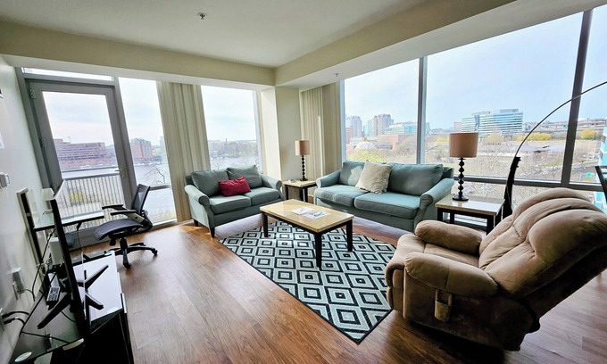 West End Appartement | Large 2 Bedroom/ 2 Bathroom w/River Views Nearby MGH, MIT, Harvard, W/D in Suite